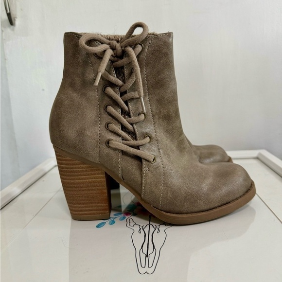 Vintage 7 Eight Ankle Boots ~ Size 7 - Picture 1 of 7